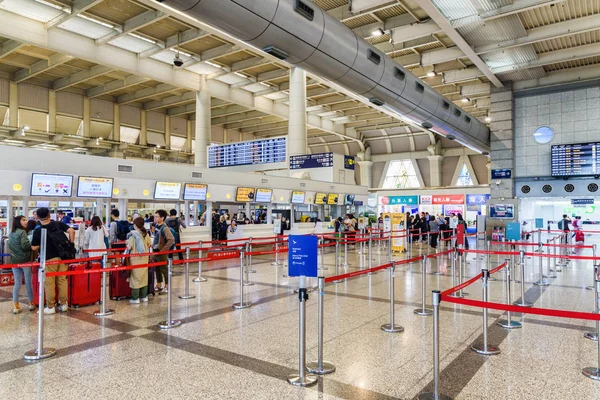 Стойки регистрации в международном аэропорту Гаосюн, Тайвань — стоковое фото