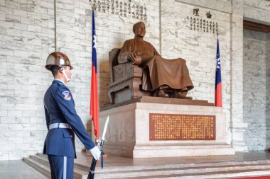 Chiang Kai-shek ve muhafız heykeli, Taipei, Tayvan