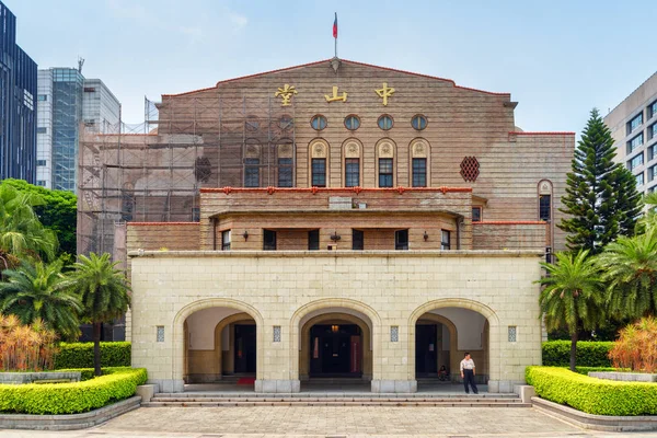 Fasaden och huvudingången till Zhongshan-hallen. Taipei, Taiwan — Stockfoto