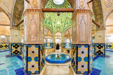 Sultan Emir Ahmed Hamamı havuzu ile sekizgen soyunma salonu