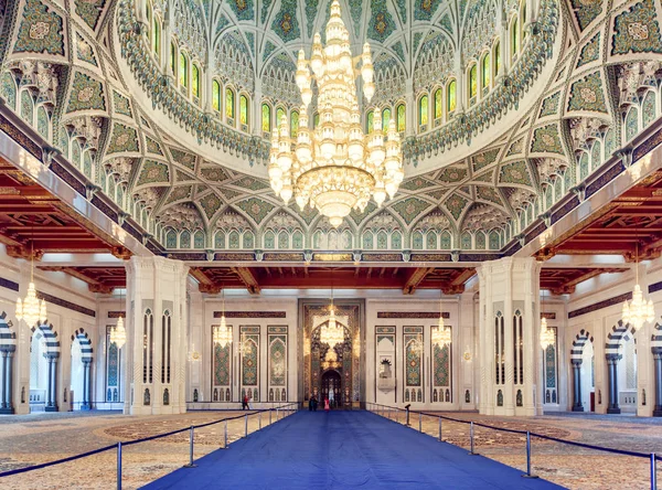 Η κύρια αίθουσα προσευχής του μεγάλου Τζαμί του Σουλτάνο Καμπαώου — Φωτογραφία Αρχείου