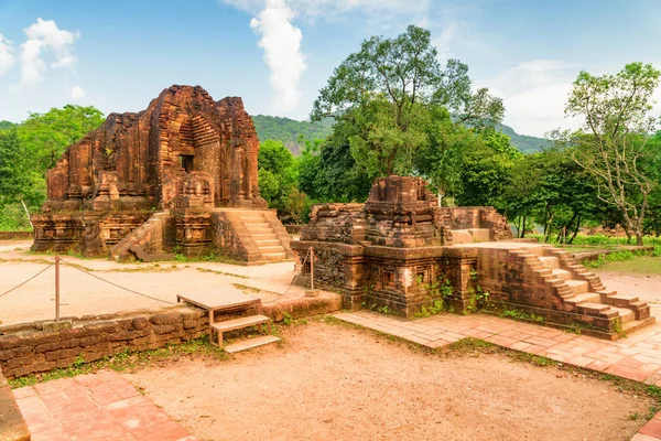 Vietnam'da My Oğlum Sanctuary kalıntıları Awesome görünümü — Stok fotoğraf