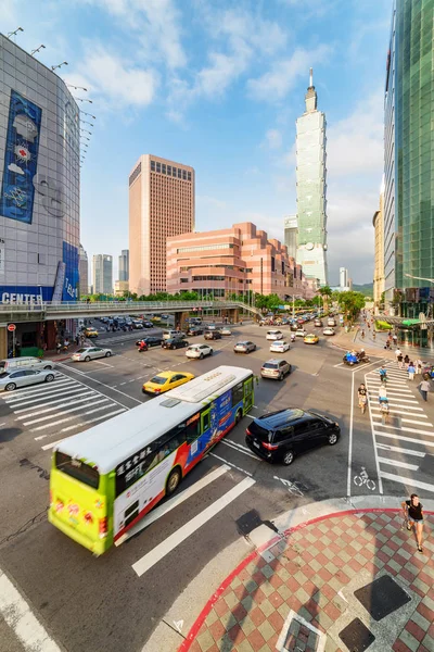 Intersección de Xinyi Road y Keelung Road en Taipei — Foto de Stock