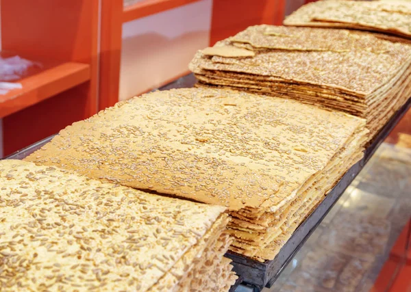 Traditional Iranian Sangak Bread topped with sesame seeds — Stock Photo, Image