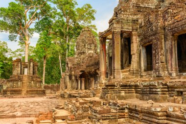 Angkor Thom 'daki antik Bayon tapınağının muhteşem manzarası
