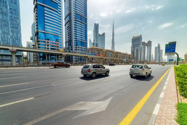 Zicht op Sheikh Zayed Road in het centrum van Dubai, Uae — Stockfoto