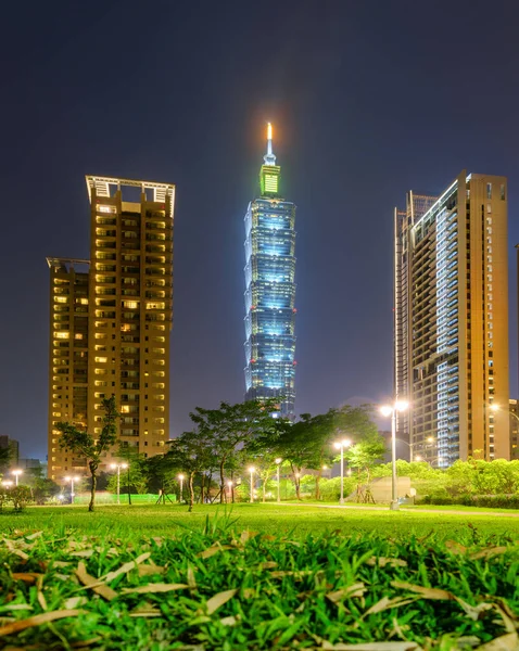 台湾香山公园台北101的夜景 — 图库照片