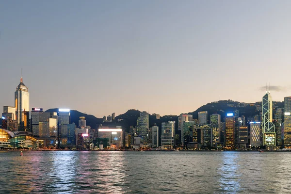 Гонконг Жовтня 2017 Незвичайний Вигляд Скайлайн Острова Гонконг Через Гавань — стокове фото
