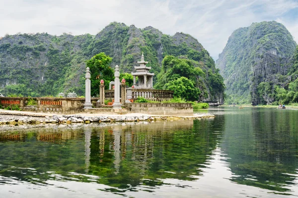 Tam Coc Ninh Binh Eyaleti Vietnam Daki Ngo Dong Nehri — Stok fotoğraf