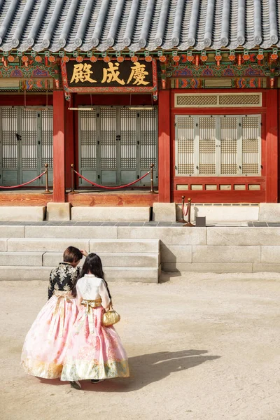 Seoul Südkorea Oktober 2017 Mädchen Tragen Koreanische Tracht Hanbok Gyeongbokgung — Stockfoto