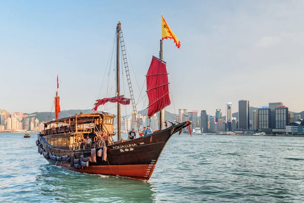 Hongkong Oktober 2017 Tolles Chinesisches Holzsegelschiff Mit Roten Segeln Hafen — Stockfoto