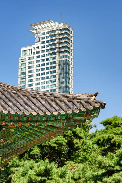 Techo Tradicional Coreano Azulejos Del Templo Bongeunsa Edificios Modernos Distrito — Foto de Stock