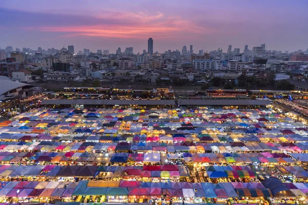 Бангкок Таїланд Березня 2018 Році Стрижень Fai Нічний Ринок Бангкок — стокове фото