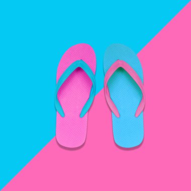 Flip floplar pastel renkler zemin üzerine pembe ve mavi