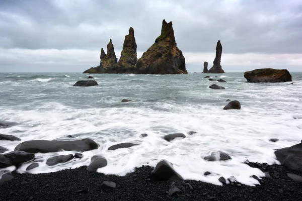 Basalt rotsformaties "Trollen tenen" — Stockfoto