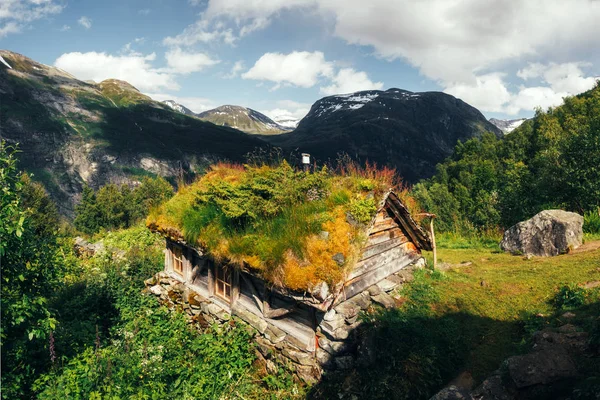 De gras-dak huizen in Noorwegen — Stockfoto