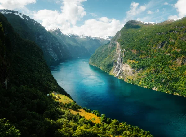 Zapierający dech w piersiach widok na fiord Sunnylvsfjorden — Zdjęcie stockowe