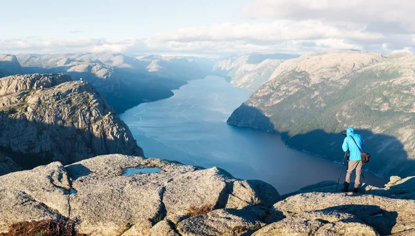 Misty manhã em Preikestolen — Fotografia de Stock