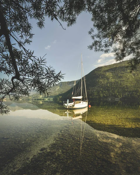 Sunny summer morning on the Grundlsee — Stock Photo, Image