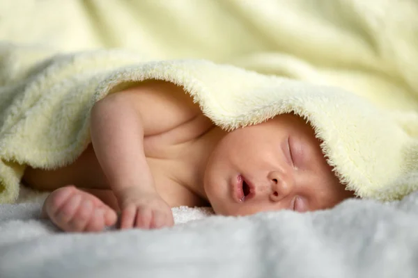 Neonato Bambino Ritratto Tappeto Bianco Primo Piano Maternità Nuovo Concetto — Foto Stock