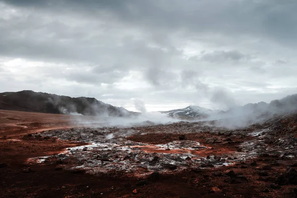 Palenie fumaroles na Hverarond Dolina — Zdjęcie stockowe