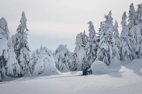 En yüksek dağı bina Igloo — Stok fotoğraf