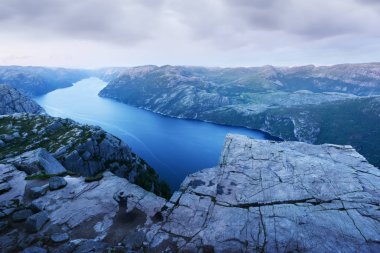 Preikestolen 'da puslu bir sabah