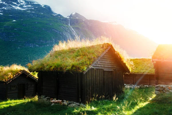 Traditionele Scandinavische oude houten huizen — Stockfoto