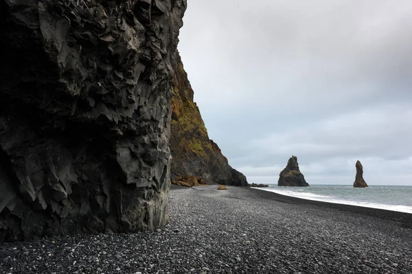 Increíble vista de la playa negra — Foto de Stock