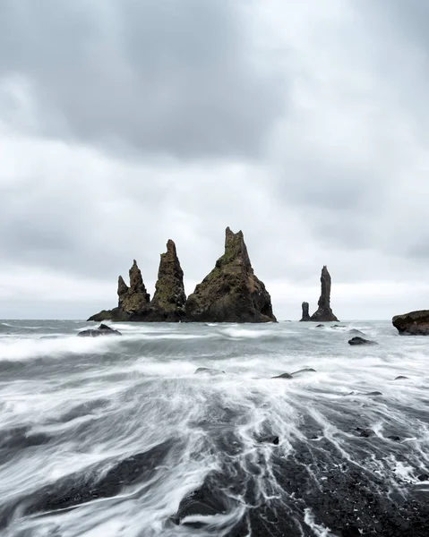 Basalt rotsformaties "Trollen tenen" — Stockfoto