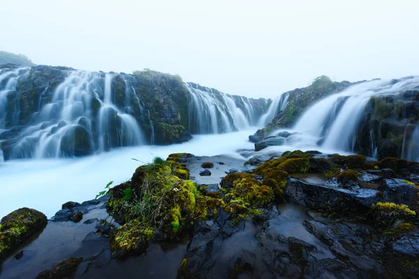 Bruarfoss водоспад в літній час — стокове фото