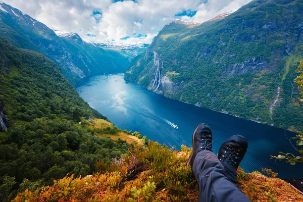 Vista deslumbrante do fiorde Sunnylvsfjorden — Fotografia de Stock