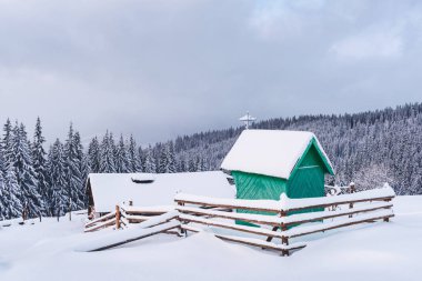 Yeşil Şapel ile muhteşem manzara