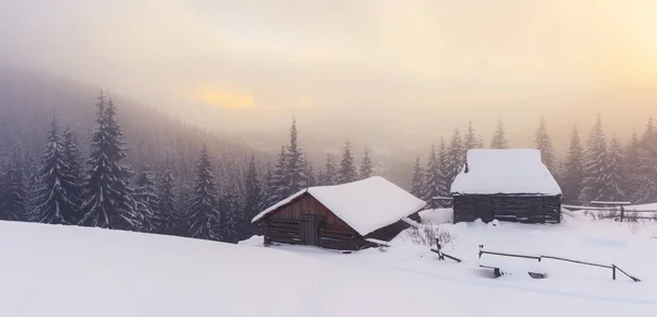 बर्फ घरासह विलक्षण लँडस्केप — स्टॉक फोटो, इमेज