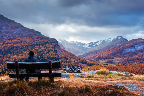 Luchtfoto op herfst lake Sils in Zwitserse Alpen — Stockfoto