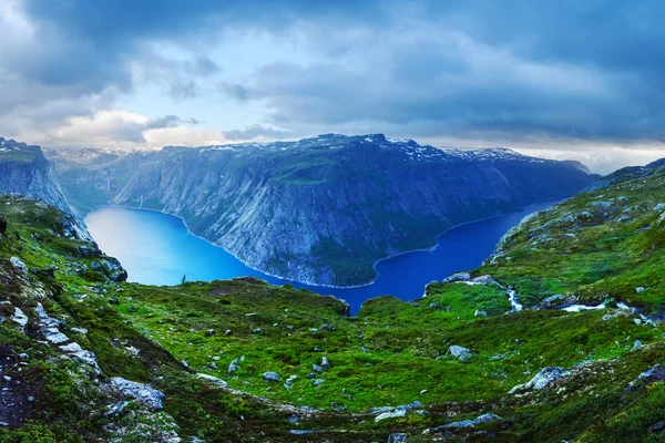 Ringedalsvatnet tó közelében Trolltunga — Stock Fotó