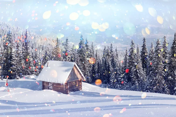 Fantástico paisaje con casa nevada —  Fotos de Stock