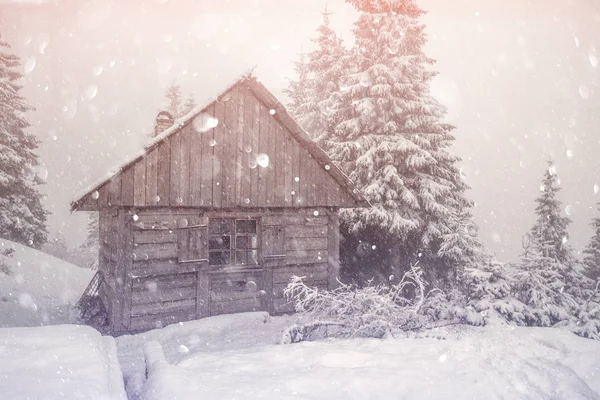 Fantasztikus táj havas házzal — Stock Fotó