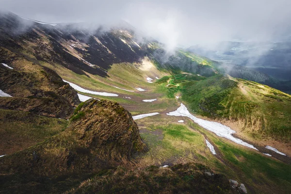 Vue sur les collines pierreuses — Photo