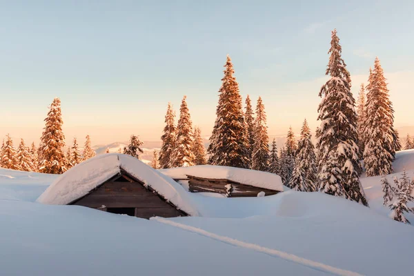 美丽的风景，雪屋林立 — 图库照片