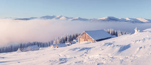 美丽的风景，雪屋林立 — 图库照片