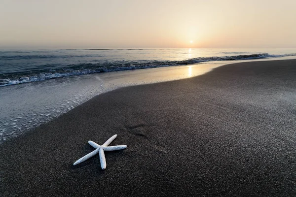 Paysage marin méditerranéen incroyable avec sable doré — Photo