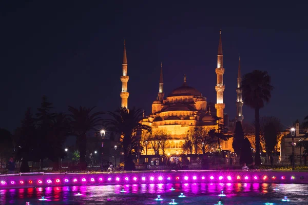 Fountain on Sultanahmet area in evening time — Stock Photo, Image