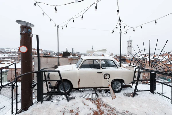 Krásný pohled na centrum města Lvov z horní staré střechy — Stock fotografie