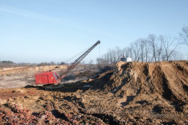 Kırmızı kil ocağı Ekskavatör