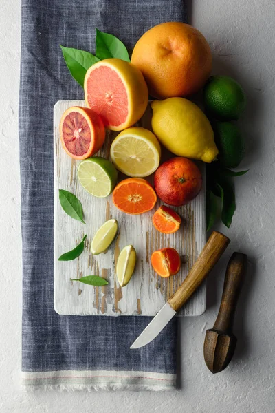 Meng van verschillende citrusvruchten close-up — Stockfoto