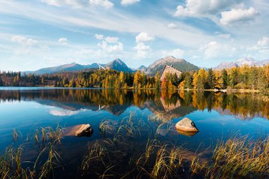 Dağ gölü Strbske pleso