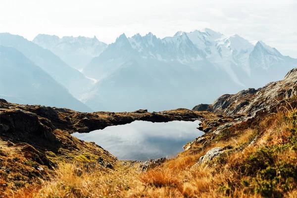 Lac de Cheserys meer in Frankrijk Alpen — Stockfoto