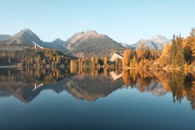 Sonbaharda Strbske Pleso Gölü