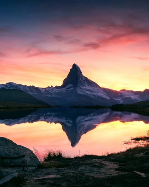 Matterhorn peak on Stellisee lake — Stock Photo, Image